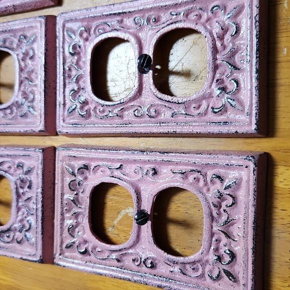 Pale pink fleur de lis cast iron Light switch and power socket covers - Picture 2 of 5